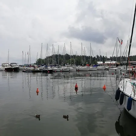 Hotel en barco Jacht Motorowy Platinum 989 Flybridge - 115 Km